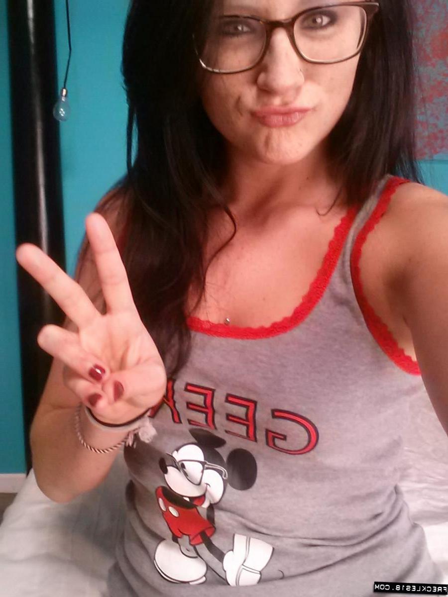 12P Freckles 18 wants to be your very own sexy geek girl