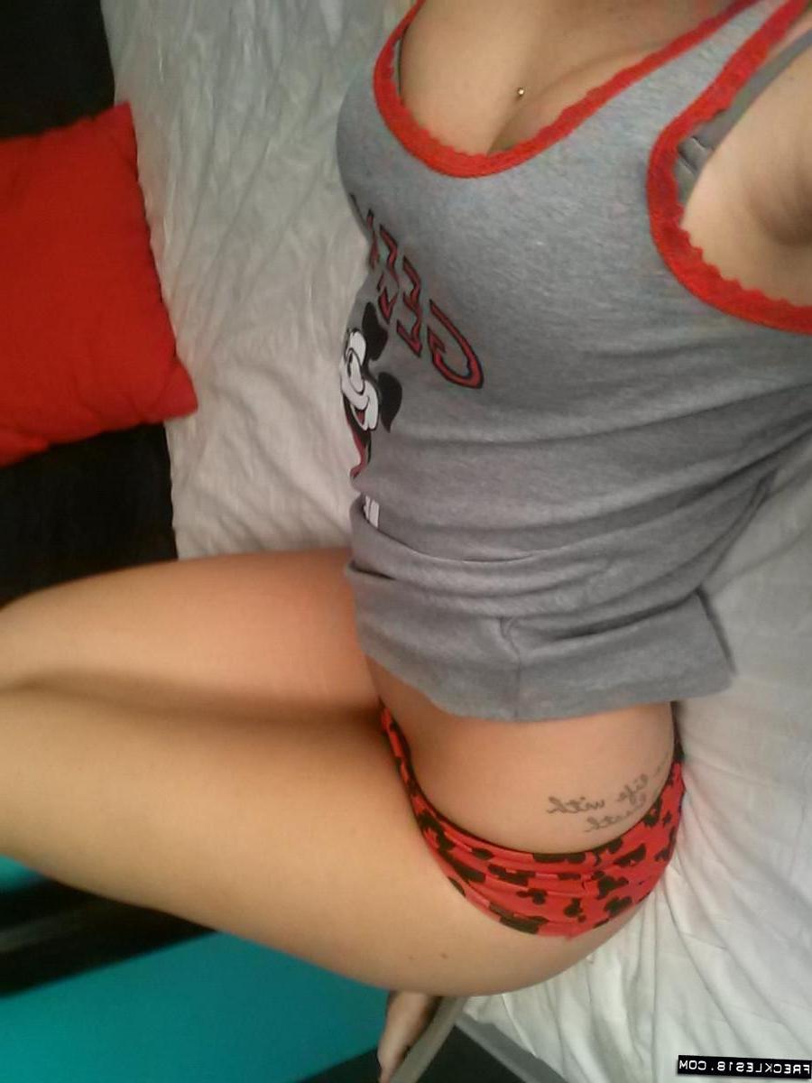 12P Freckles 18 wants to be your very own sexy geek girl