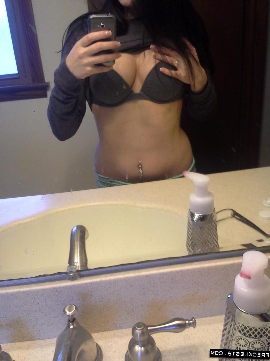 12P Teen hottie Freckles 18 shares some of her hot selfies