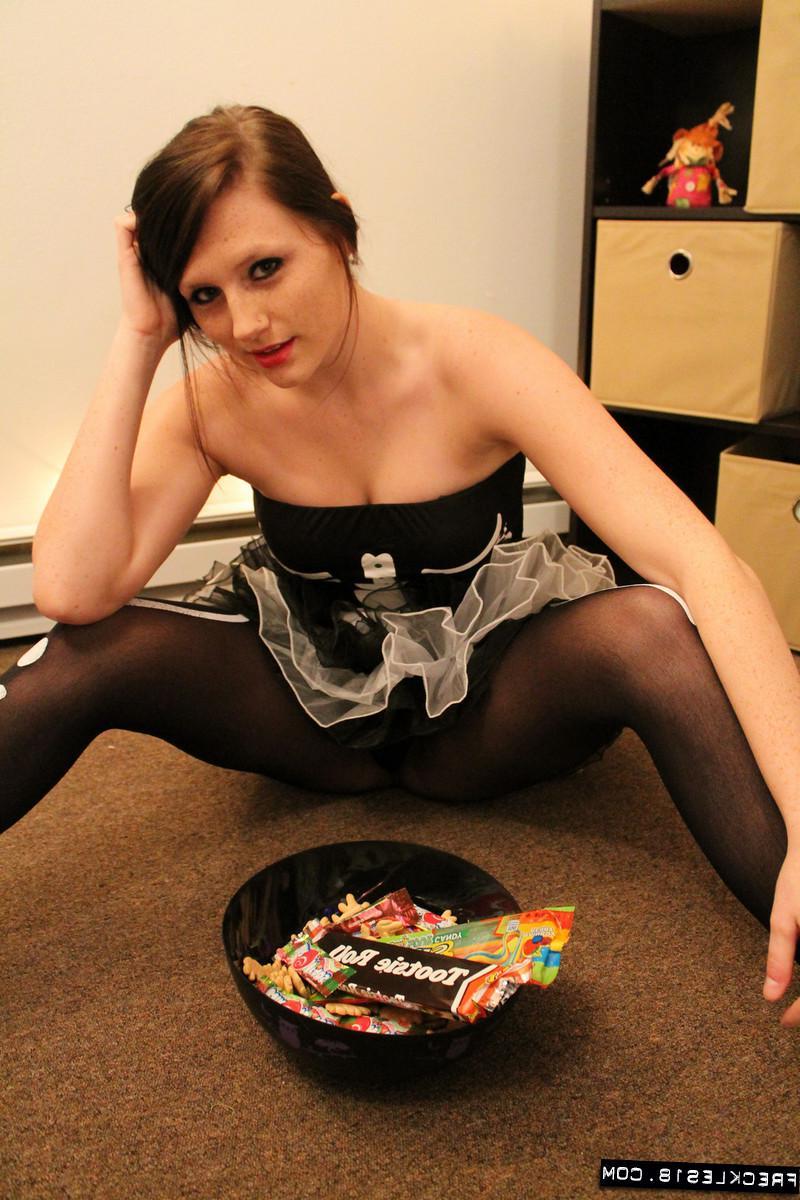 12P Brunette hottie Freckles 18 offers you her sweet candy