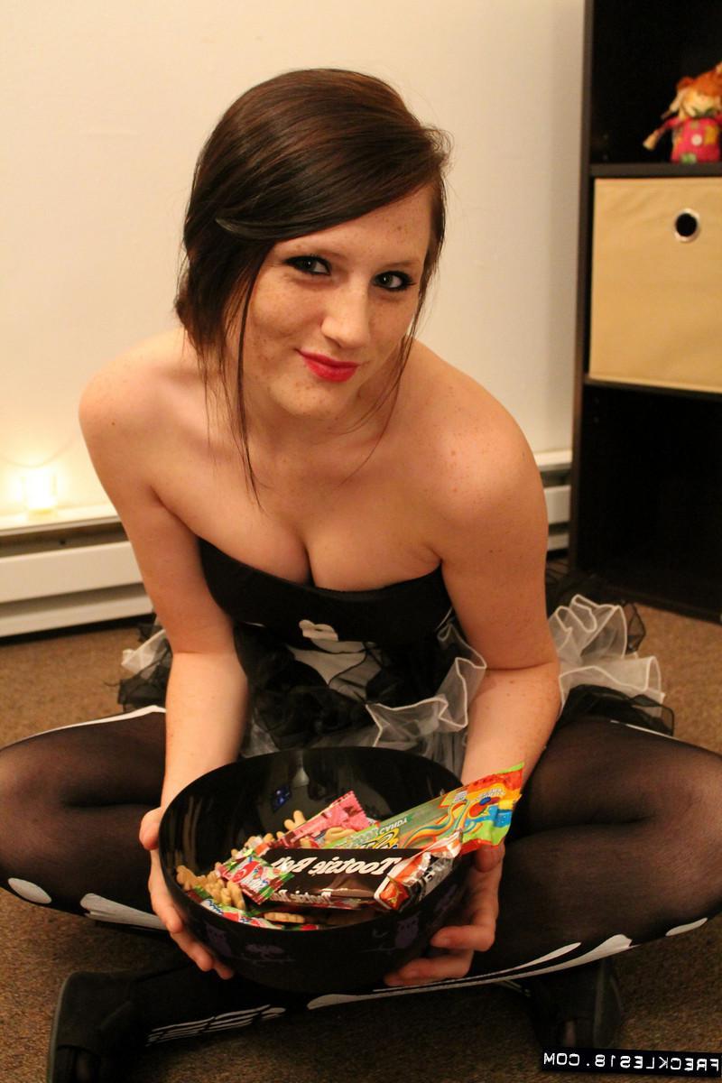 12P Brunette hottie Freckles 18 offers you her sweet candy
