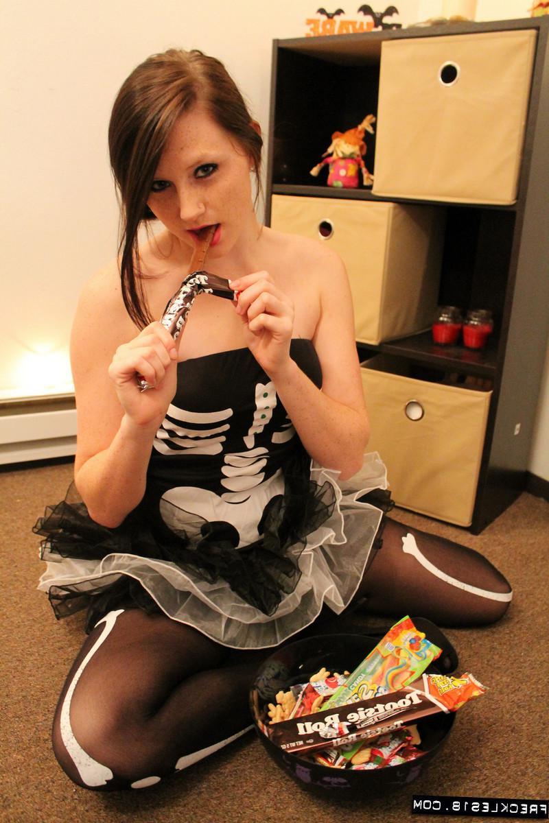 12P Brunette hottie Freckles 18 offers you her sweet candy