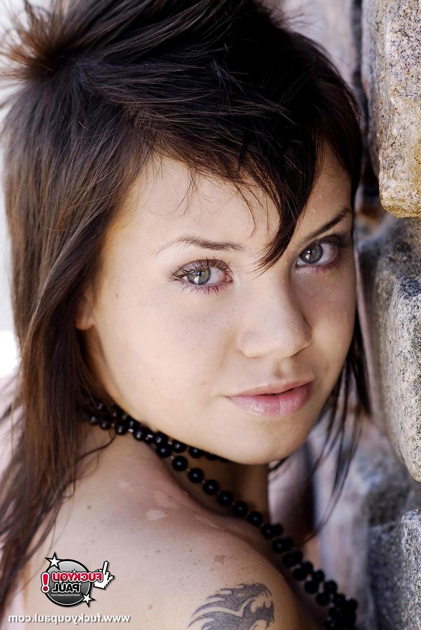16P Pictures of teen babe Fuck You Paul flaunting her hot teen body outside