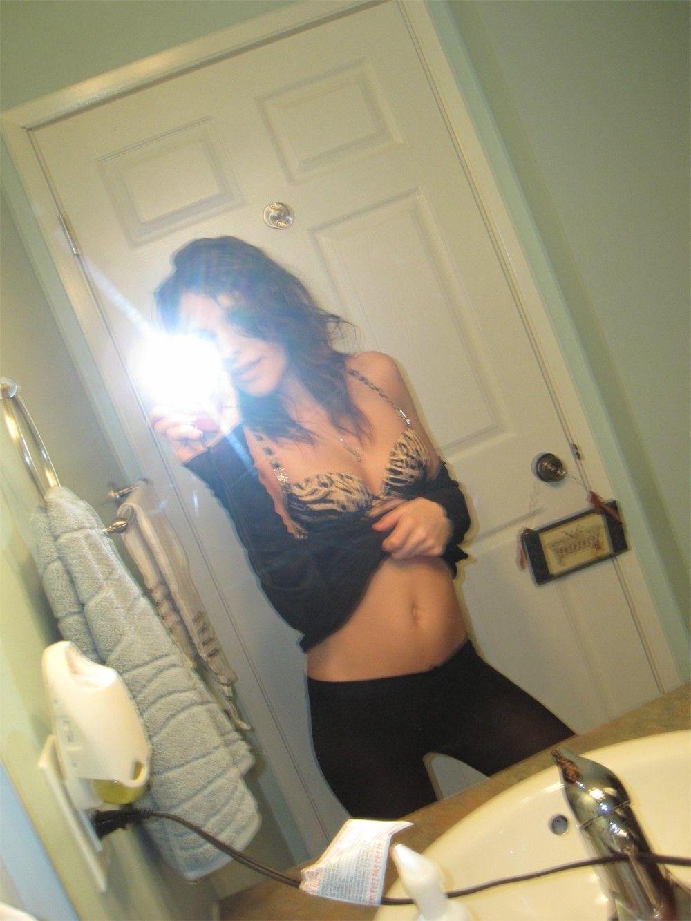 15P Pictures of Fuckable Lola taking sexy pics of herself