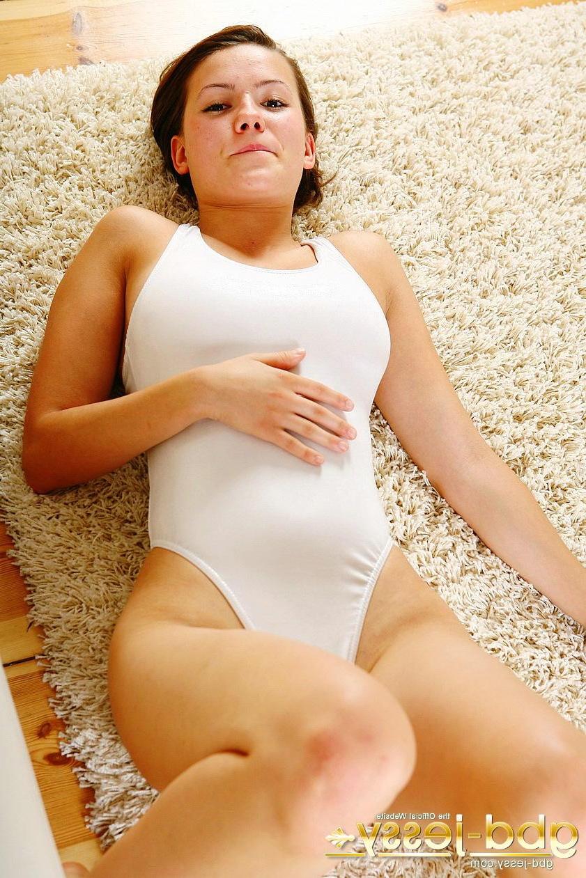 16P Pictures of Jessy showing off her hot body