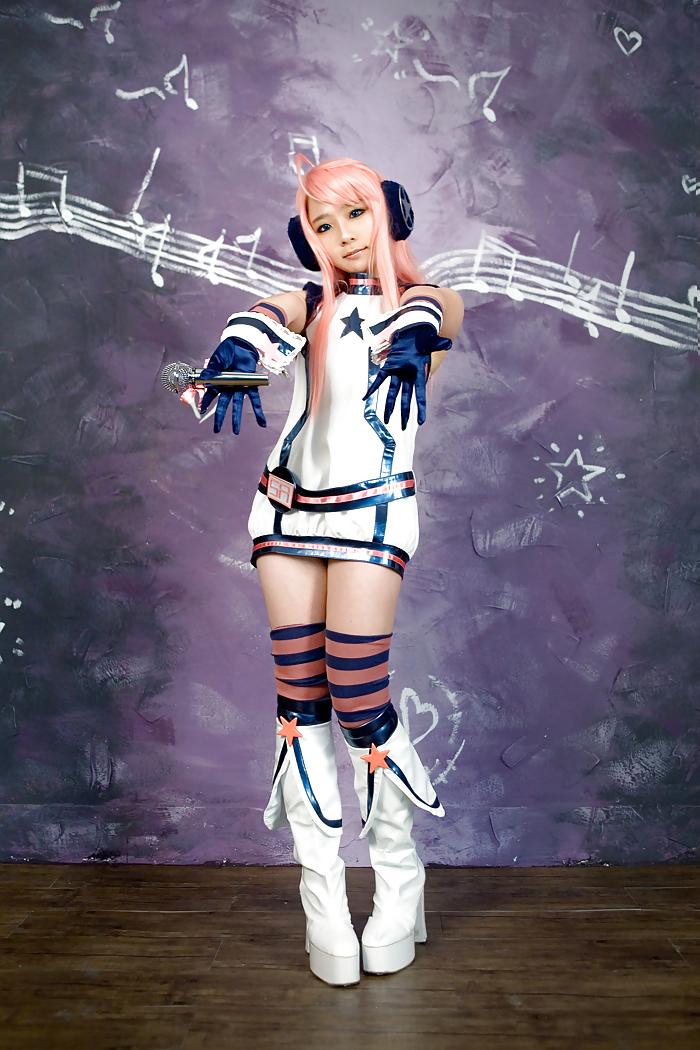 25P Japanese Cosplay Girls II