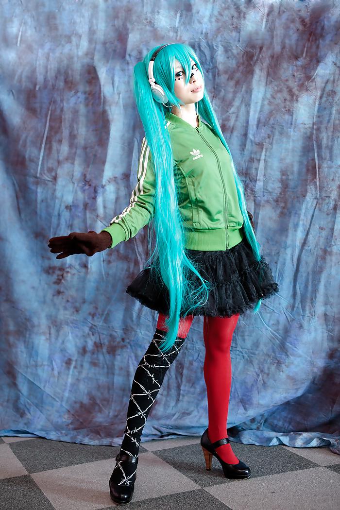25P Japanese Cosplay Girls II