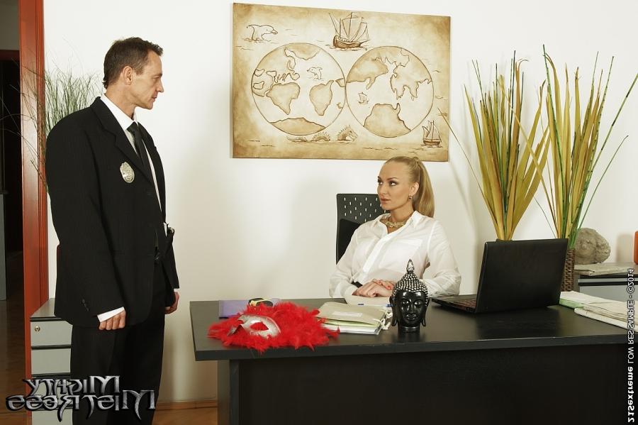 16P Blonde slut Kayla Green enjoys hardcore sex with her boss in office