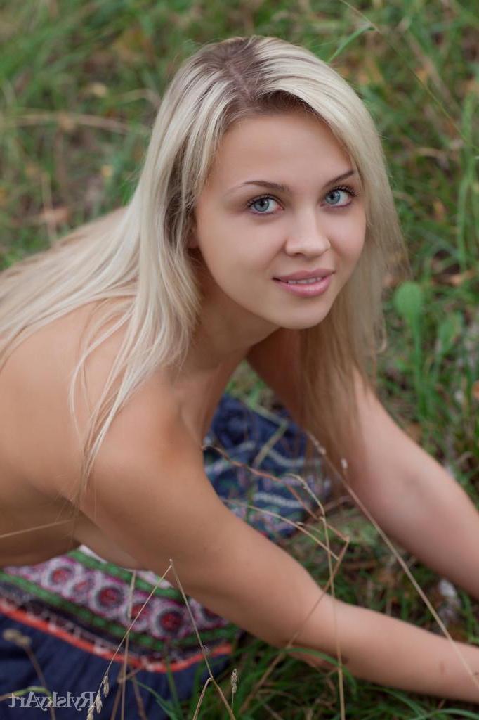 16P Gina D slips out of her beautiful dress to show you her tight pussy