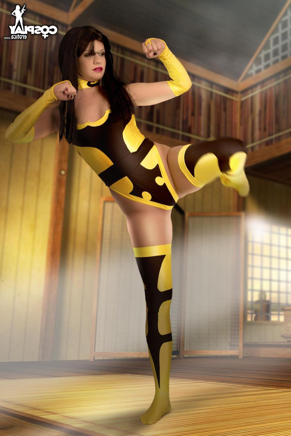 12P Hot model Ginger dresses up as Tanya from Mortal Kombat