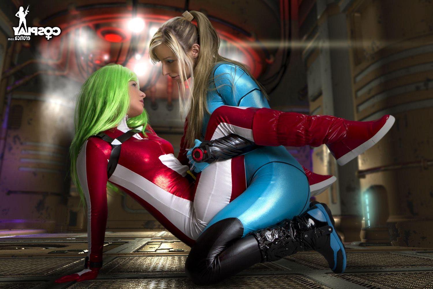 16P Cosplayers Sandy Bell and Ginger dress up as Metroid characters and get it on
