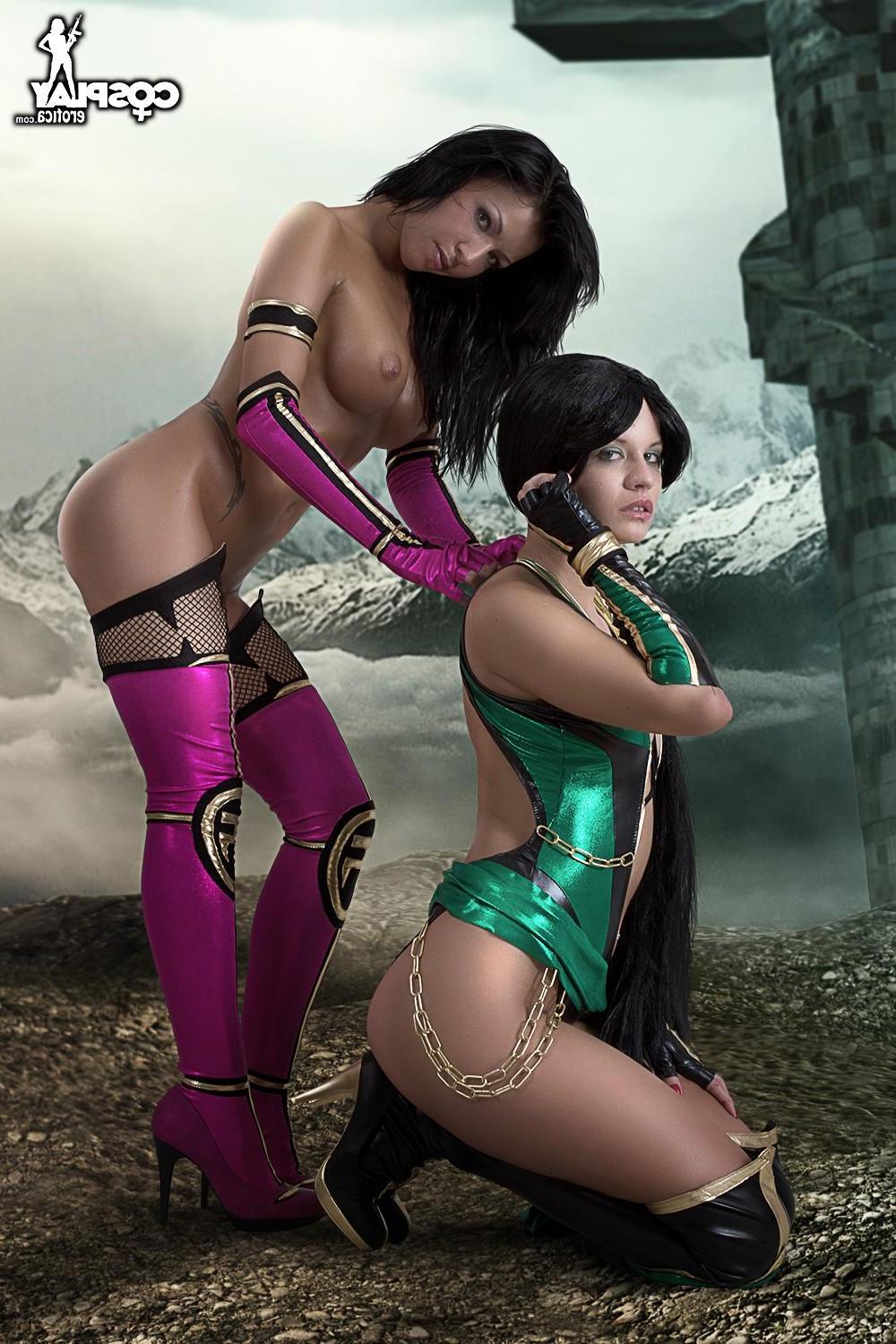 12P Sexy cosplayers Mea Lee and Ginger dress up as Mileena and Jade