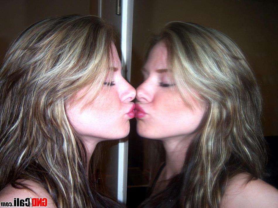 16P Pictures of teen star GND Cali waiting for you in her bedroom