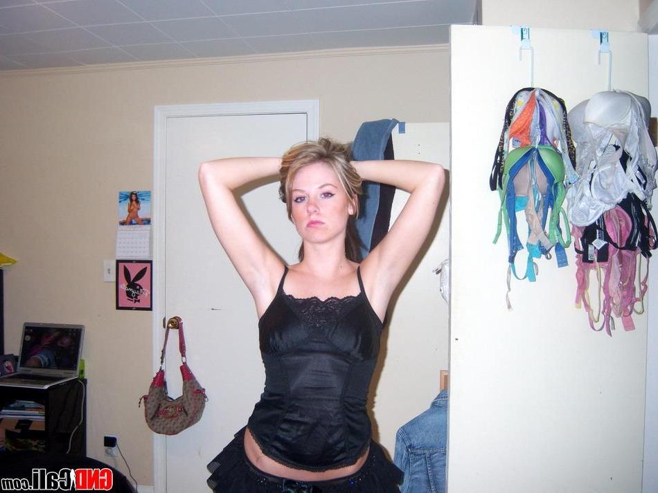 16P Pictures of teen star GND Cali waiting for you in her bedroom