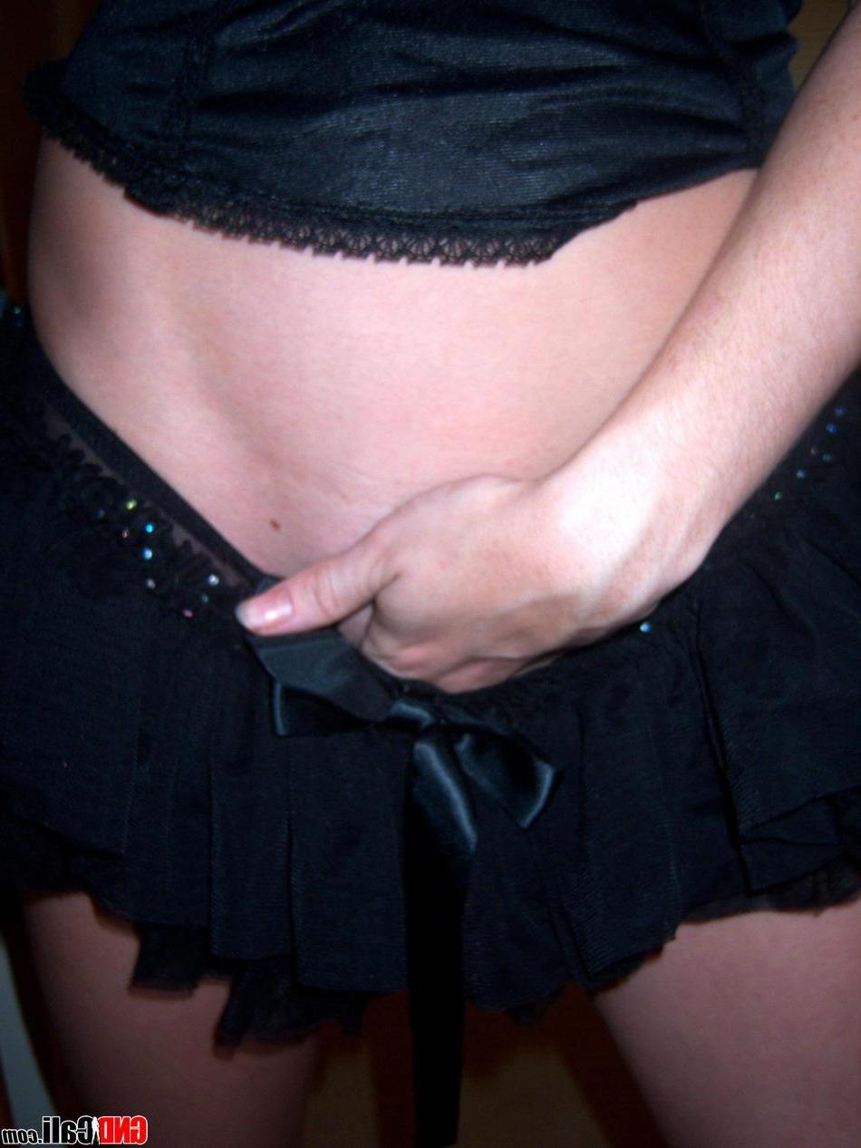 16P Pictures of teen star GND Cali waiting for you in her bedroom
