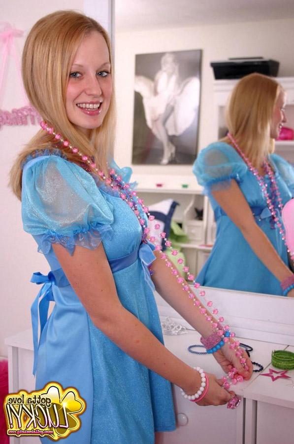 20P Pictures of Gotta Love Lucky teasing in her bedroom