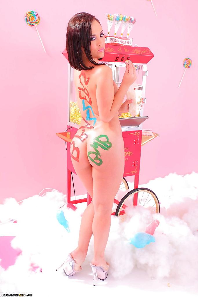 16P Delicious hottie in high heels Kristina Rose shows her painted ass