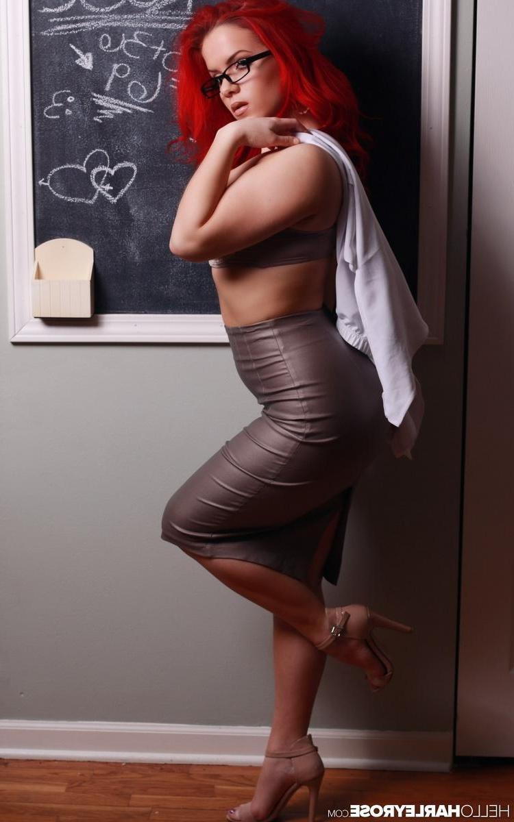 15P Das rothaarige Babe Harley Rose ist deine sexy Lehrerin
