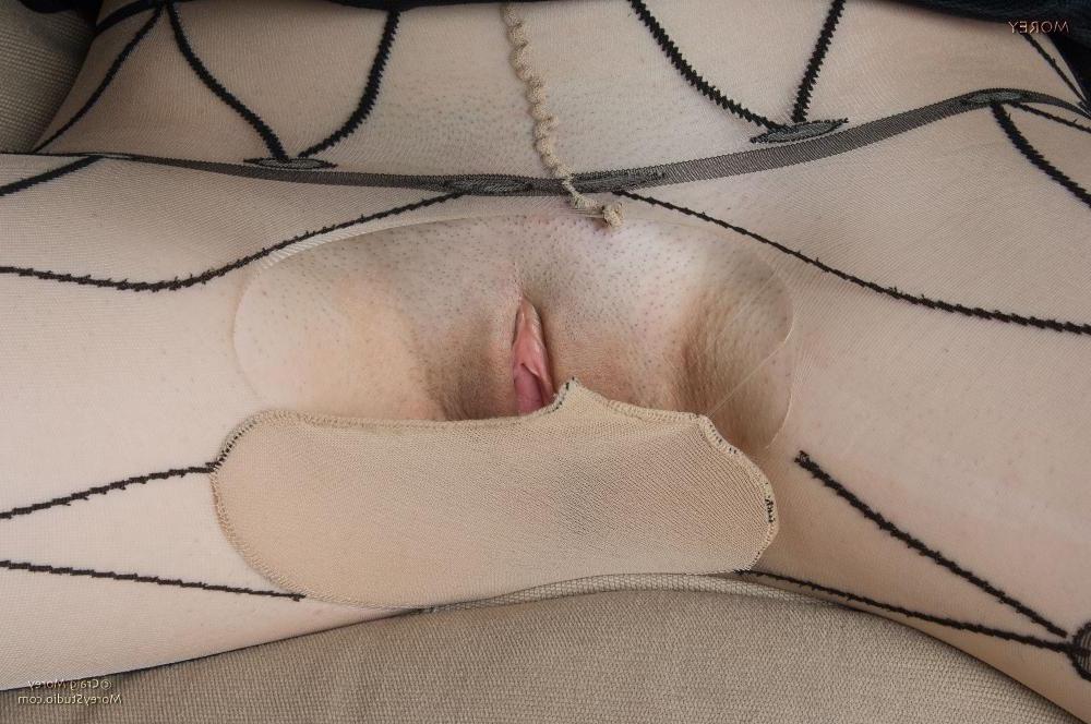 11P Busty model Heather Gates shows you what's under her pantyhose