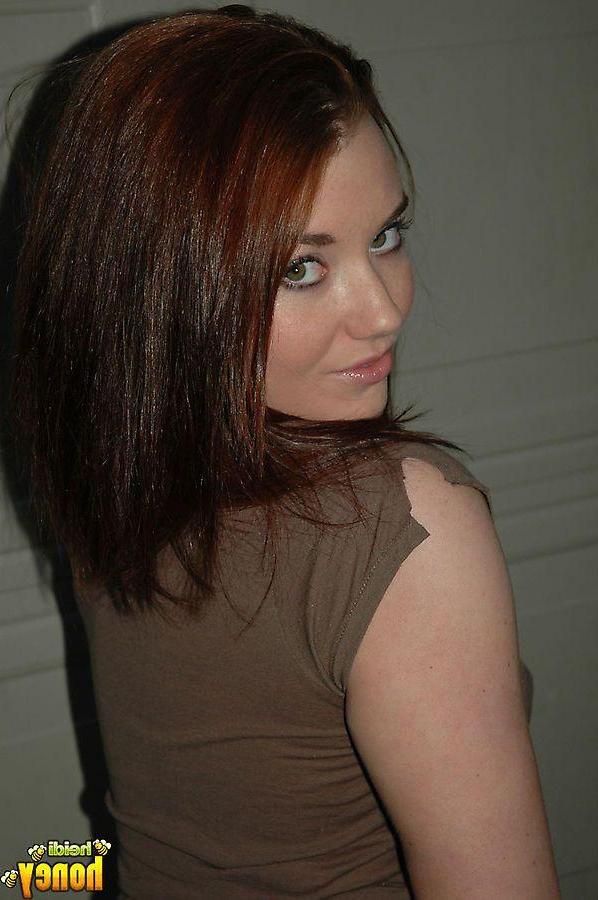 20P Pictures of teen amateur Heidi showing her sexy body
