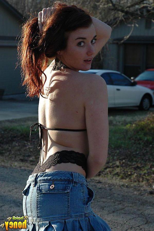 20P Pictures of teen girl Heidi showing her incredible body outside