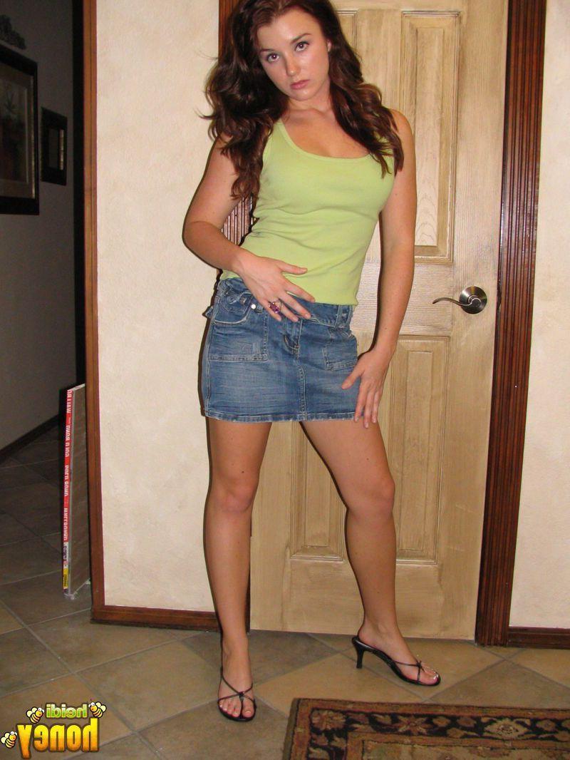 20P Pictures of teen babe Heidi showing her hot body