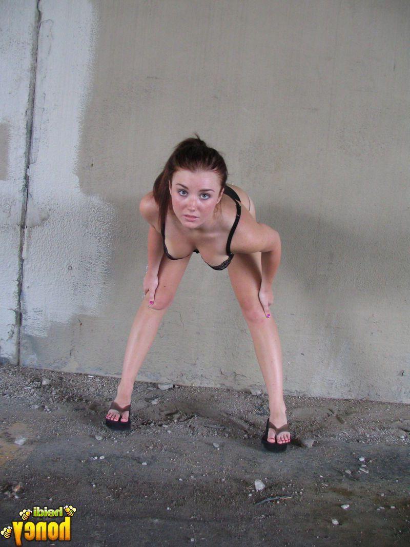 20P Pictures of teen cutie Heidi showing her sexy body