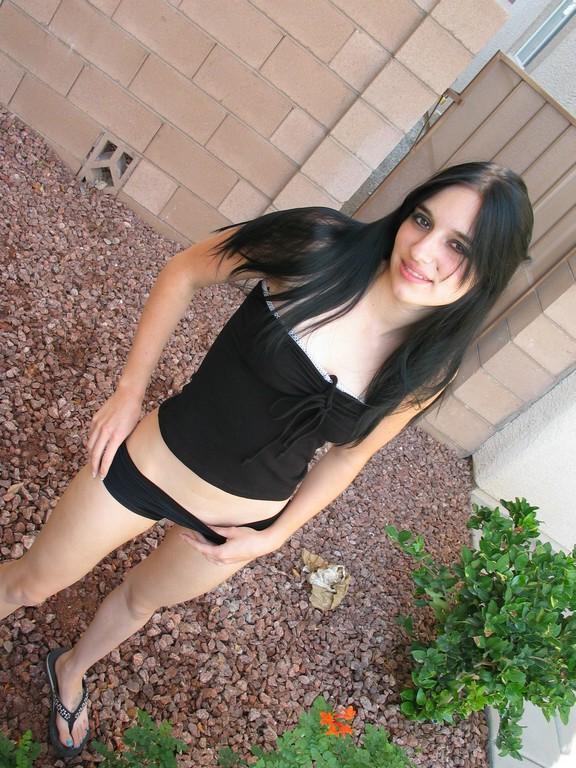 12P Pictures of Holly Coed exposing her hot body
