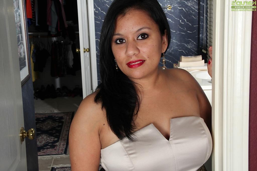 16P Fabulous Latina milf Lucey Perez is demonstrating her fatty body