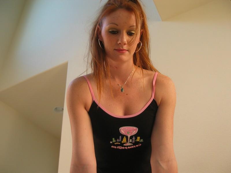 17P Pictures of teen model Honey's Buns strutting her extremely hot body
