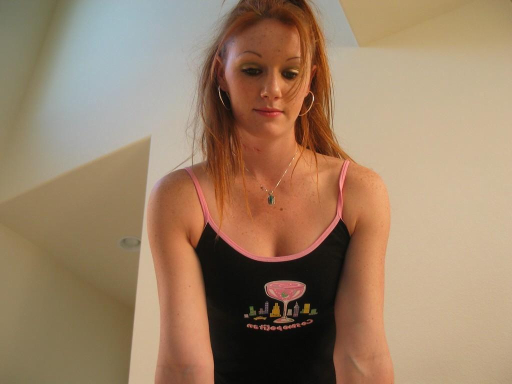 17P Pictures of Honey's Buns showing off her amazing body