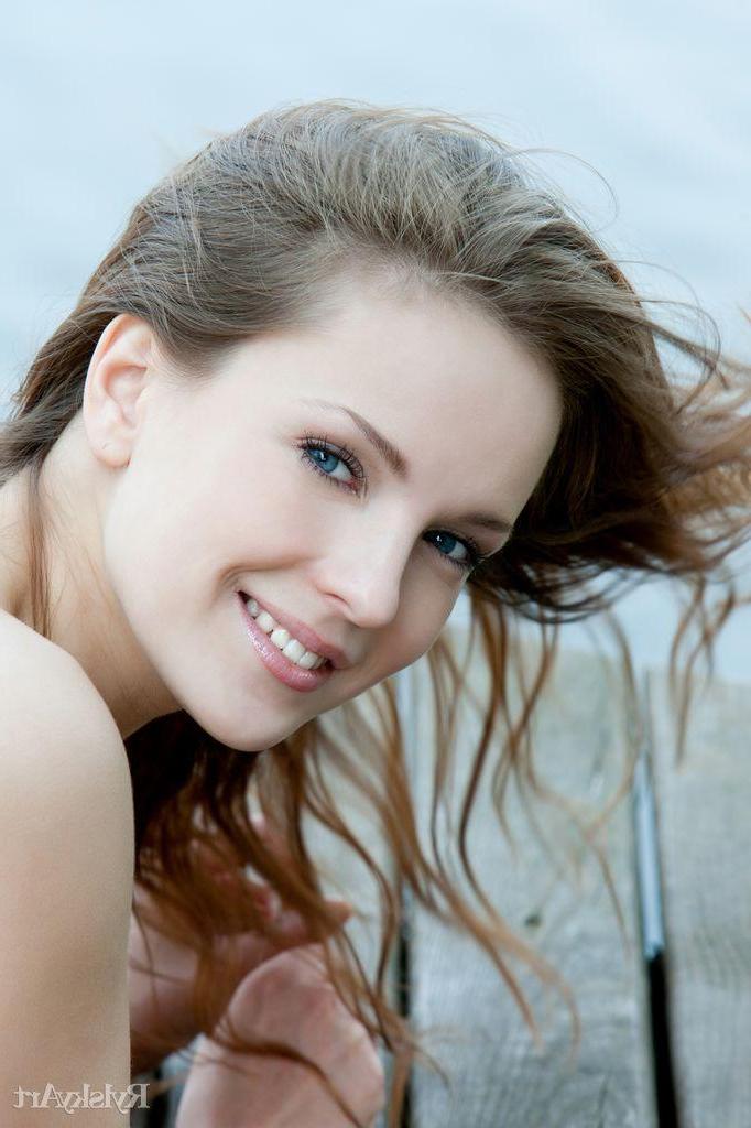 16P Beautiful teen Ilze A shows her gorgeous face and stunning naked body