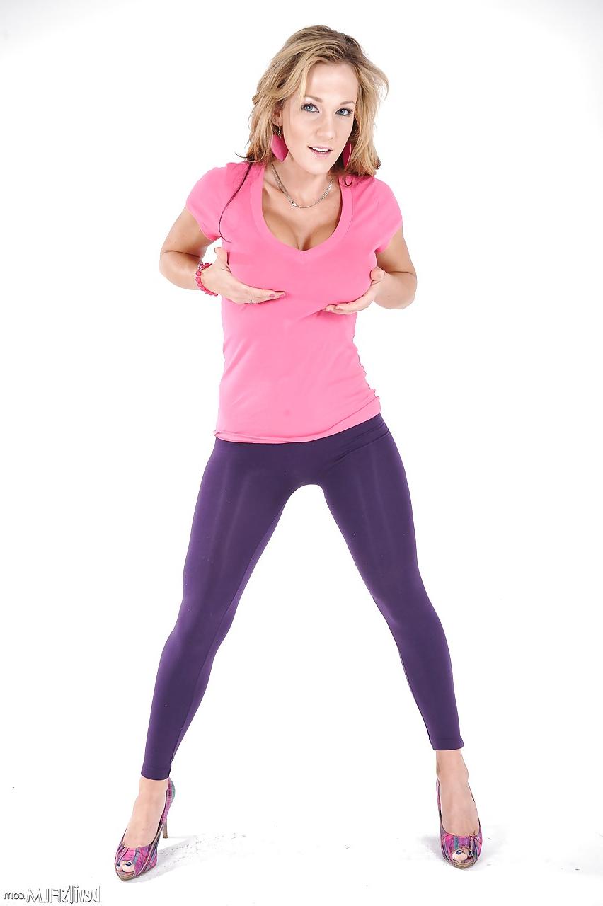 15P Busty MILF Madison Rose stripping out of spandex pants to pose naked