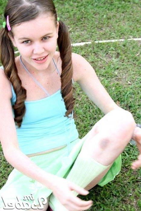 20P Pictures of Im Isabel showing her hot fuckable body