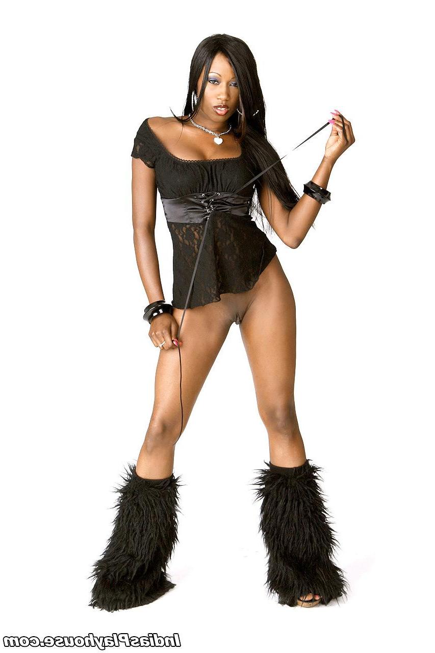 20P Pictures of India's Playhouse showing you her naked body