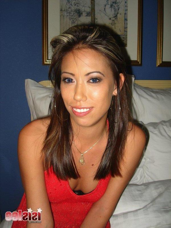 16P Pictures of teen Isis Lee getting drunk outside