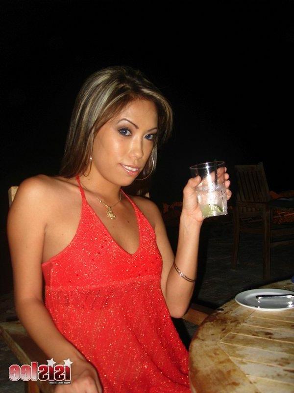 16P Pictures of teen Isis Lee getting drunk outside