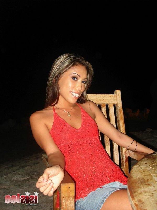 16P Pictures of teen Isis Lee getting drunk outside