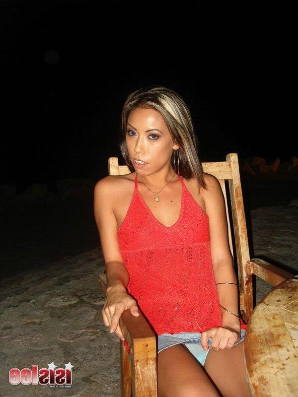 16P Pictures of teen Isis Lee getting drunk outside