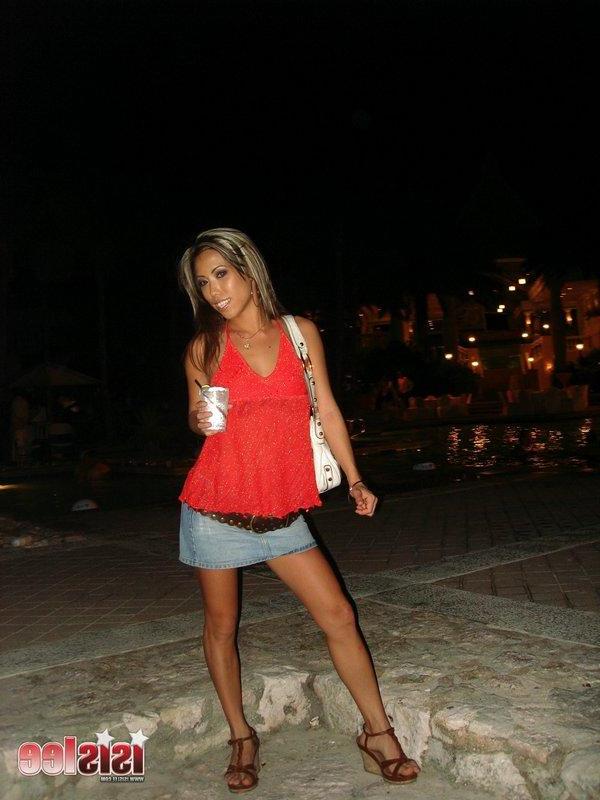 16P Pictures of teen Isis Lee getting drunk outside