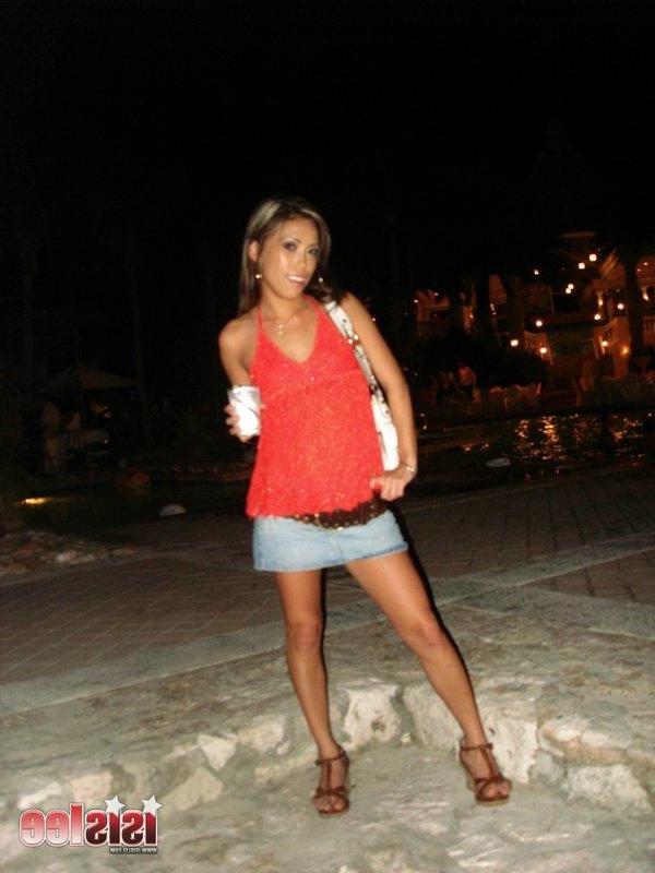 16P Pictures of teen Isis Lee getting drunk outside