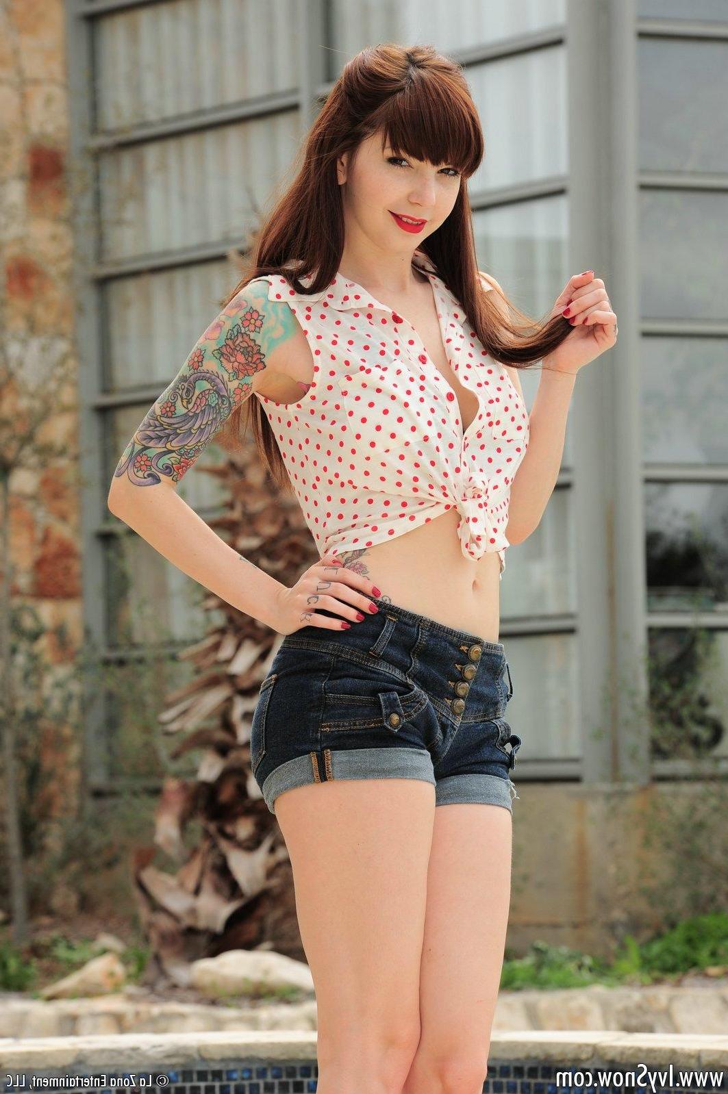 15P Ivy Snow wears denim shorts and a high red heels as she strips down to masturbate