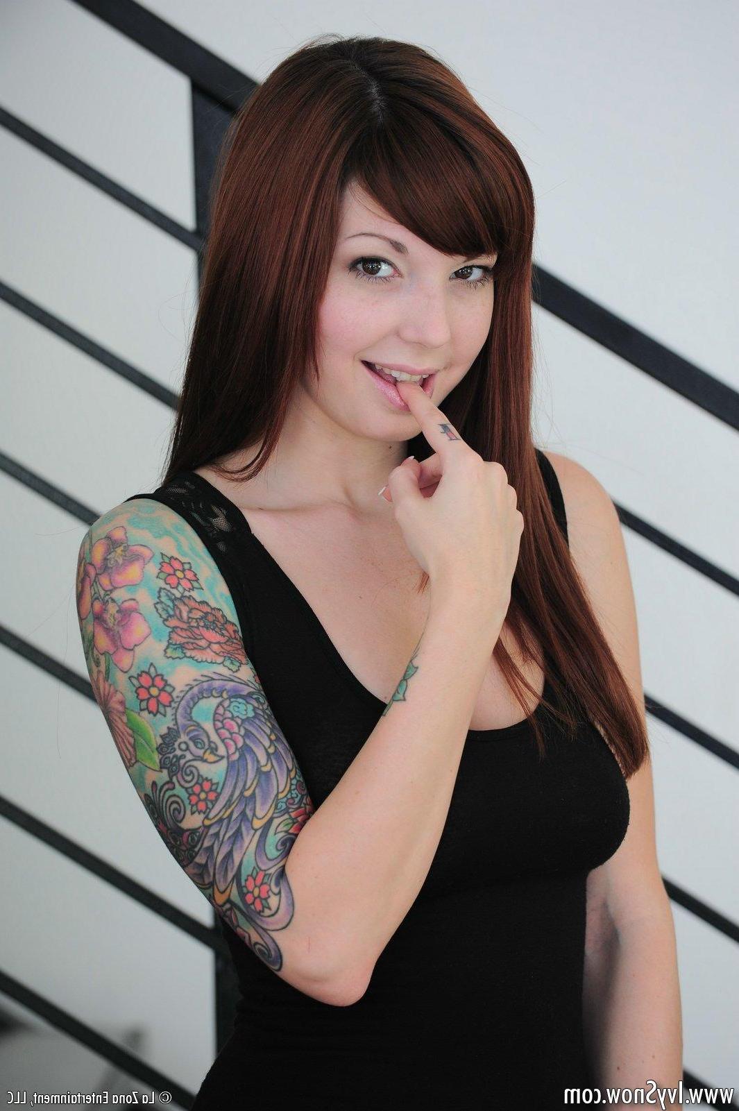 15P Ivy Snow strips off her little black dress