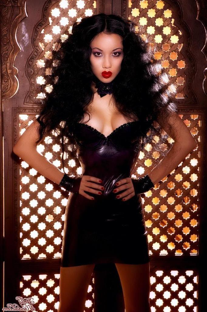 15P Pictures of Jade Vixen stripping out of her custom-made purple latex dress