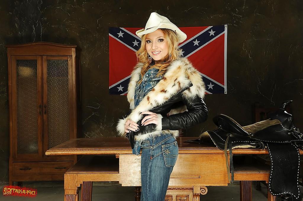 16P Tempting babe in blue jeans and white boots Nataly Von stripping