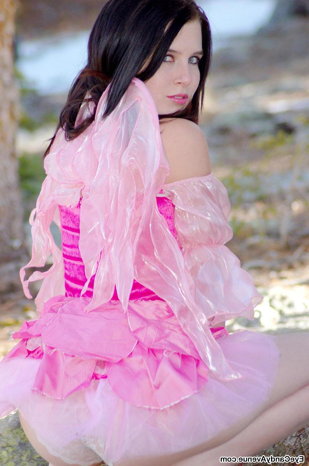 16P Hot cosplayer Jasmine shows all her magical goodies