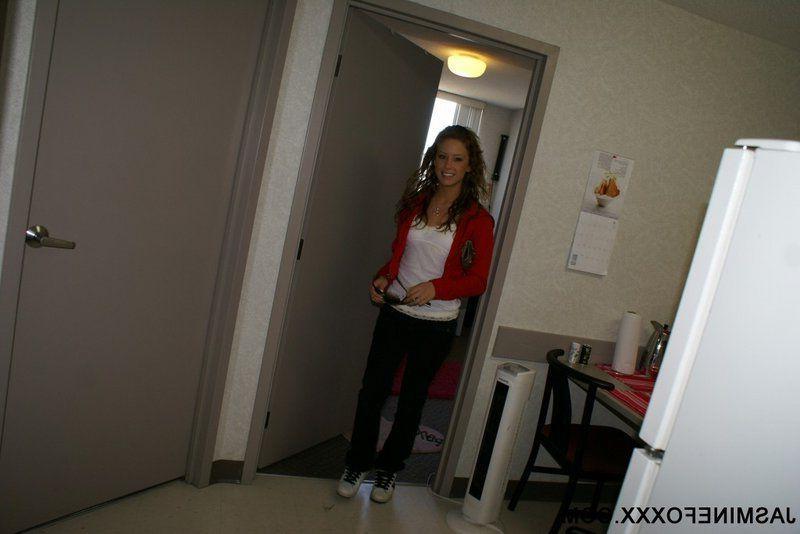 15P Pictures of teen Jasmine Foxxx showing off her amazing body