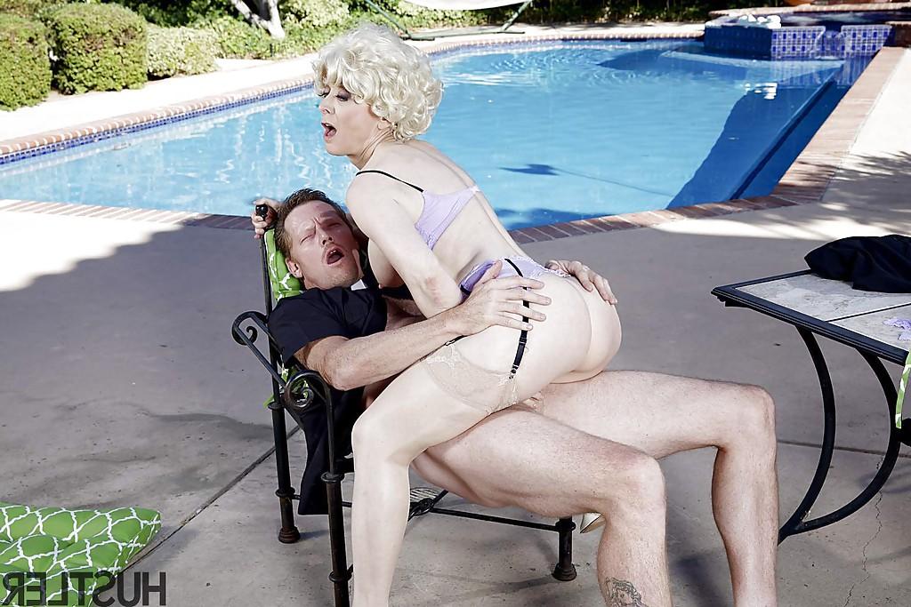 16P Older pornstar Nina Hartley having her vagina ate out beside pool