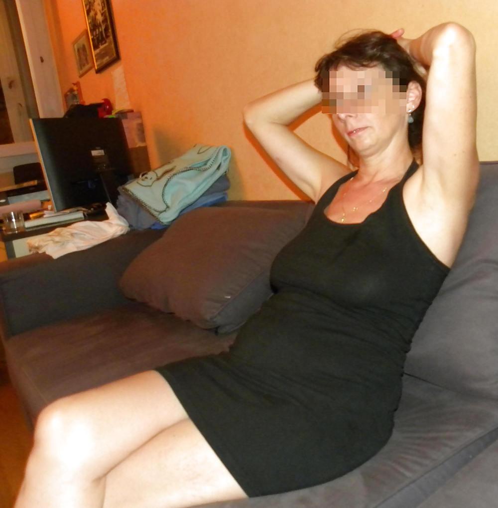 7P My wife in short dress without panties
