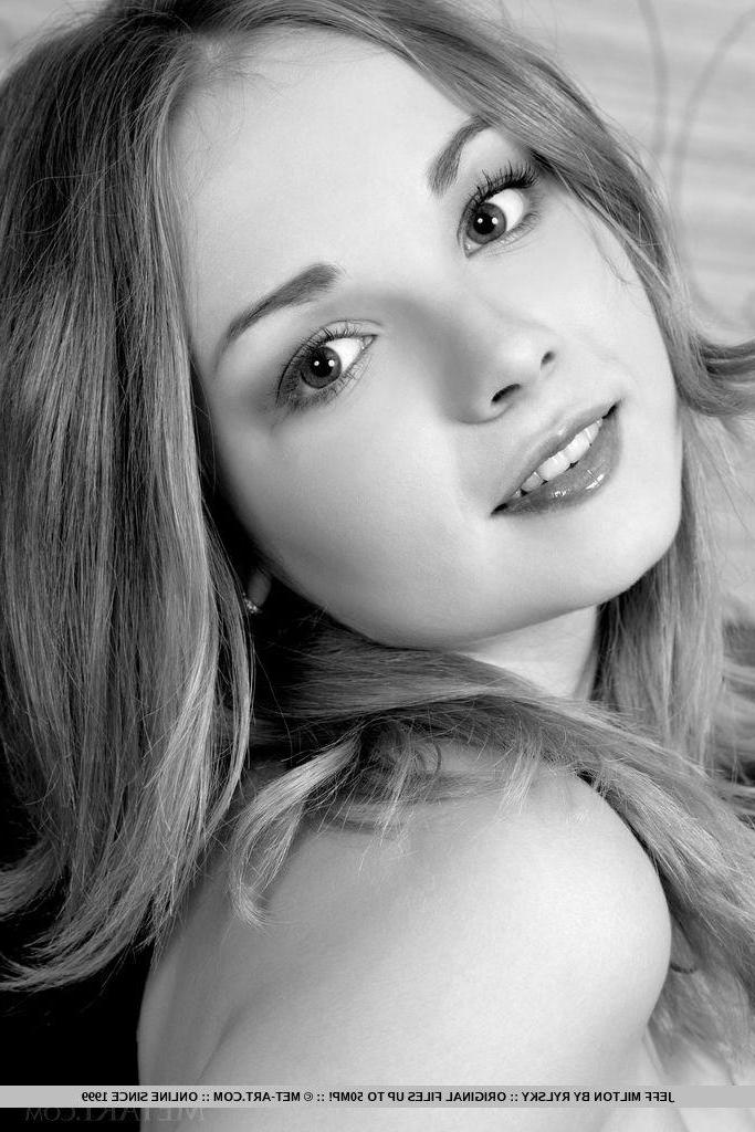 18P Jeff Milton is an erotic sweetheart with her gorgeous smooth body